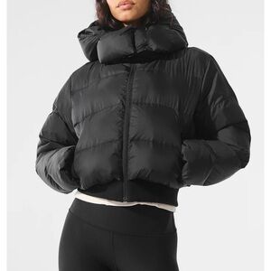 Alo Foxy Puffer Jacket in black